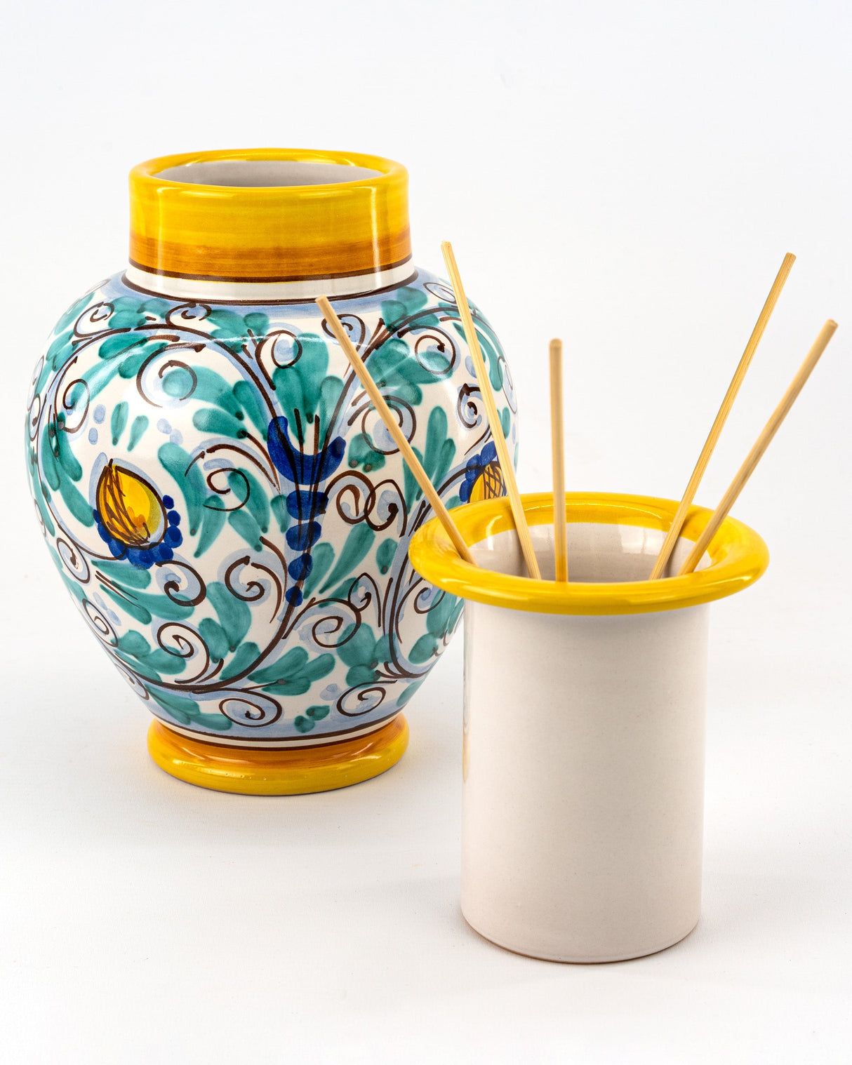 Vaso ornamentale porta essenze in ceramica di Caltagirone