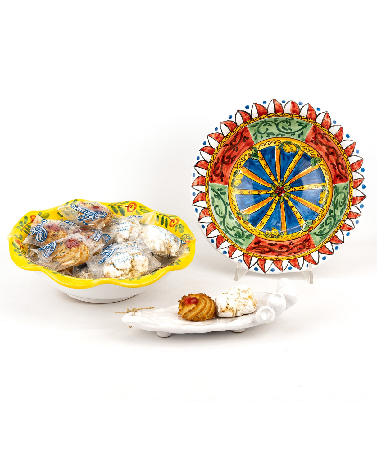 Sicilian ceramic fruit bowl in Sicilian Cart style and almond paste