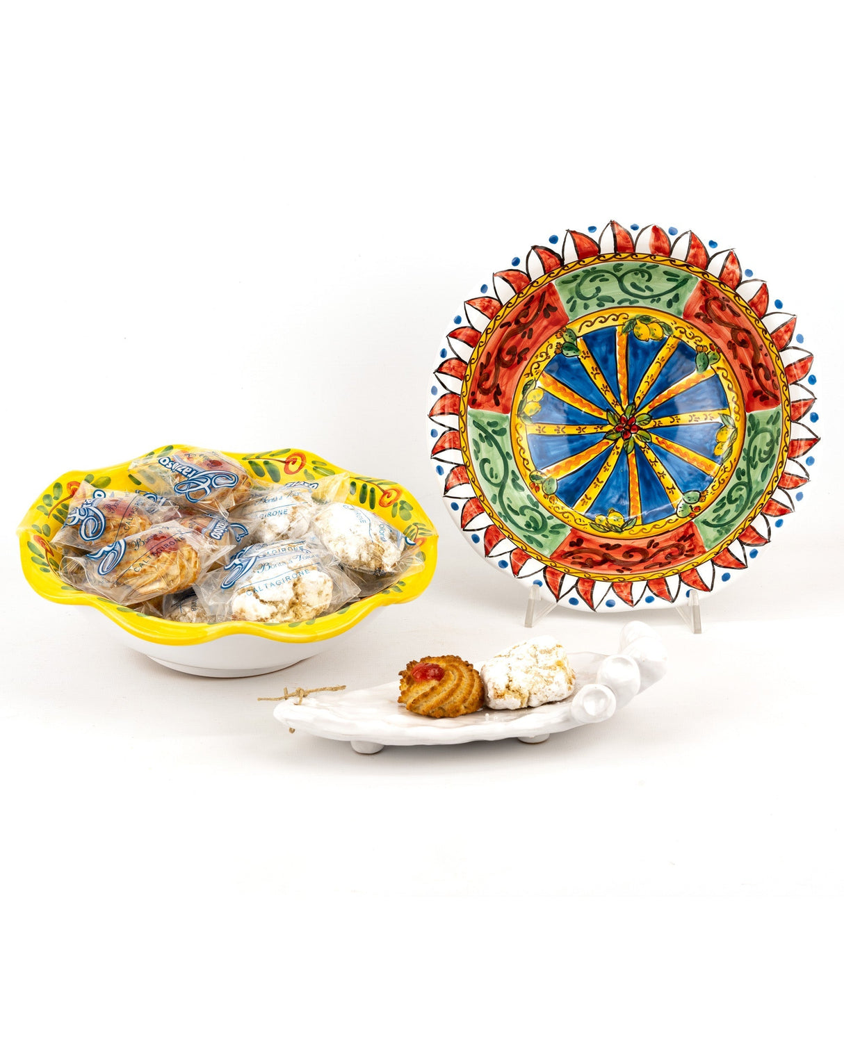 Sicilian ceramic fruit bowl in Sicilian Cart style with Cart Wheel decoration