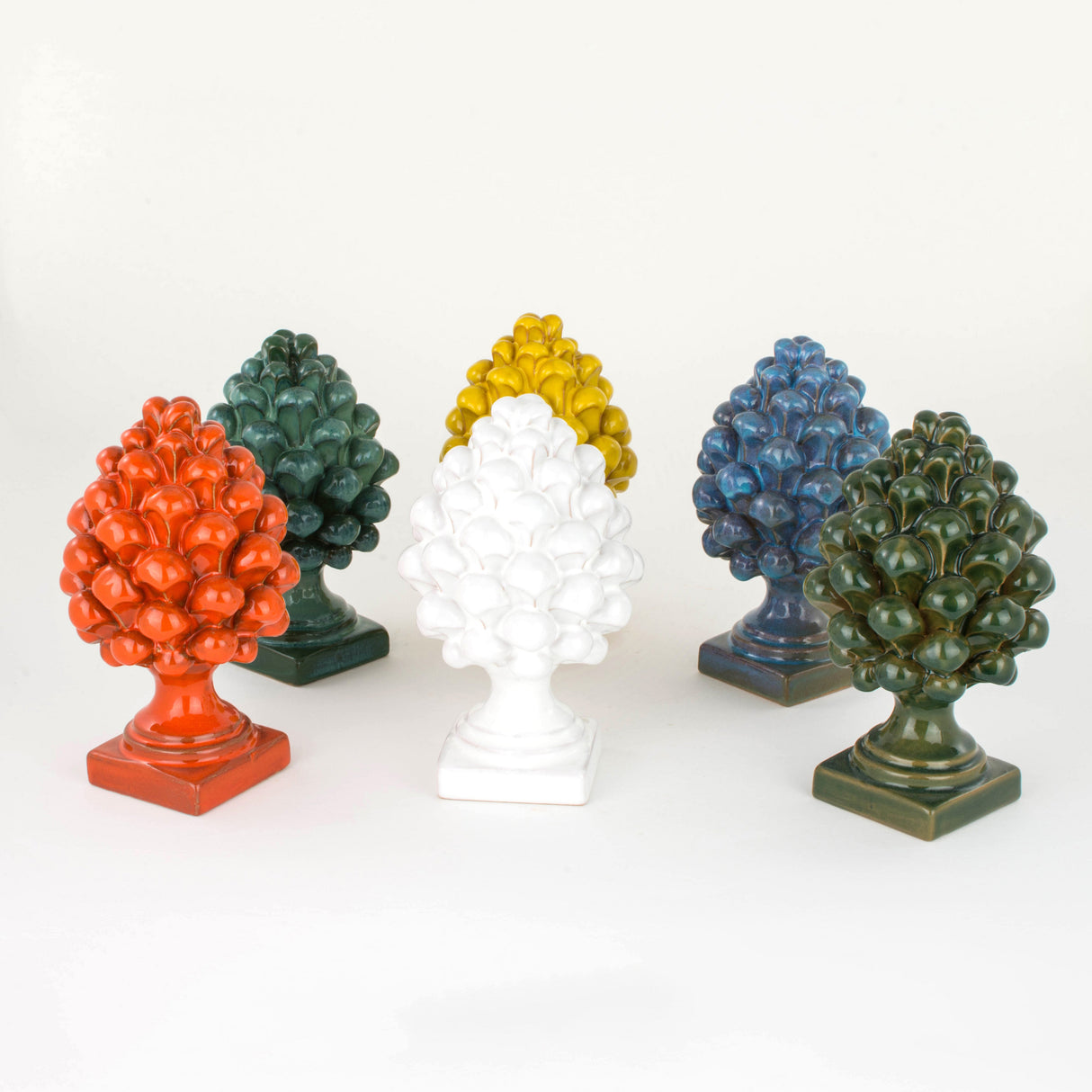 Pigna H cm 14 in ceramica di Caltagirone fatta a mano