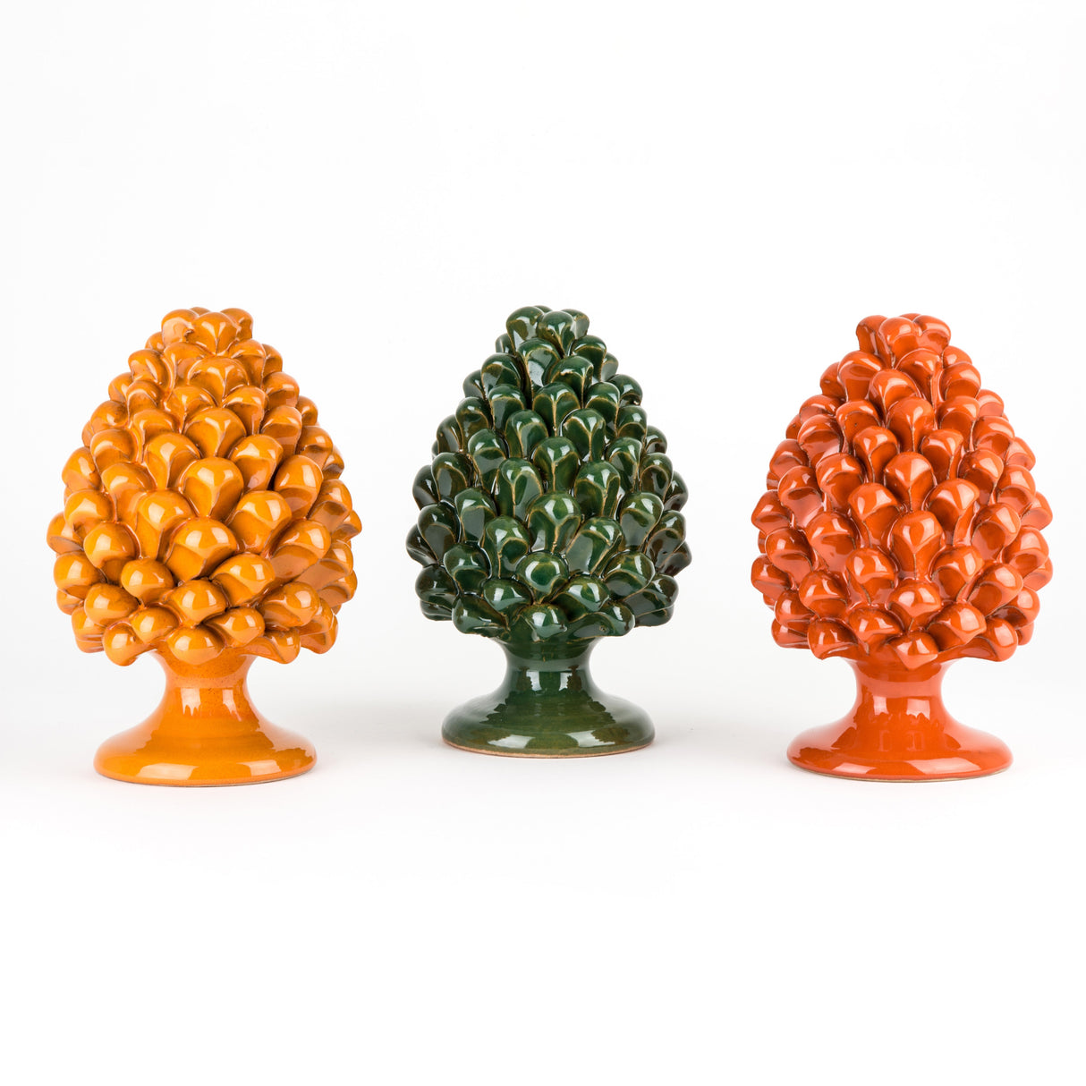 Pigna H cm 20 in maiolica artistica di Caltagirone fatta a mano