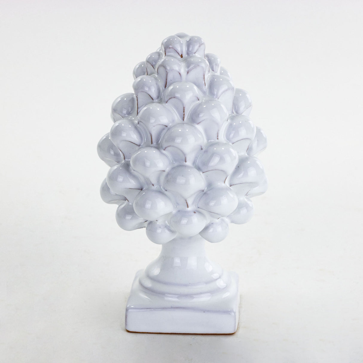 Pigna bianca decorativa H cm 14 in ceramica di Caltagirone fatta a mano