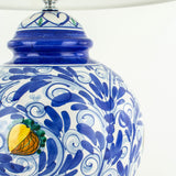 Lume in ceramica di Caltagirone blu decorato a mano H cm 21, lampada da tavolo ceramica siciliana