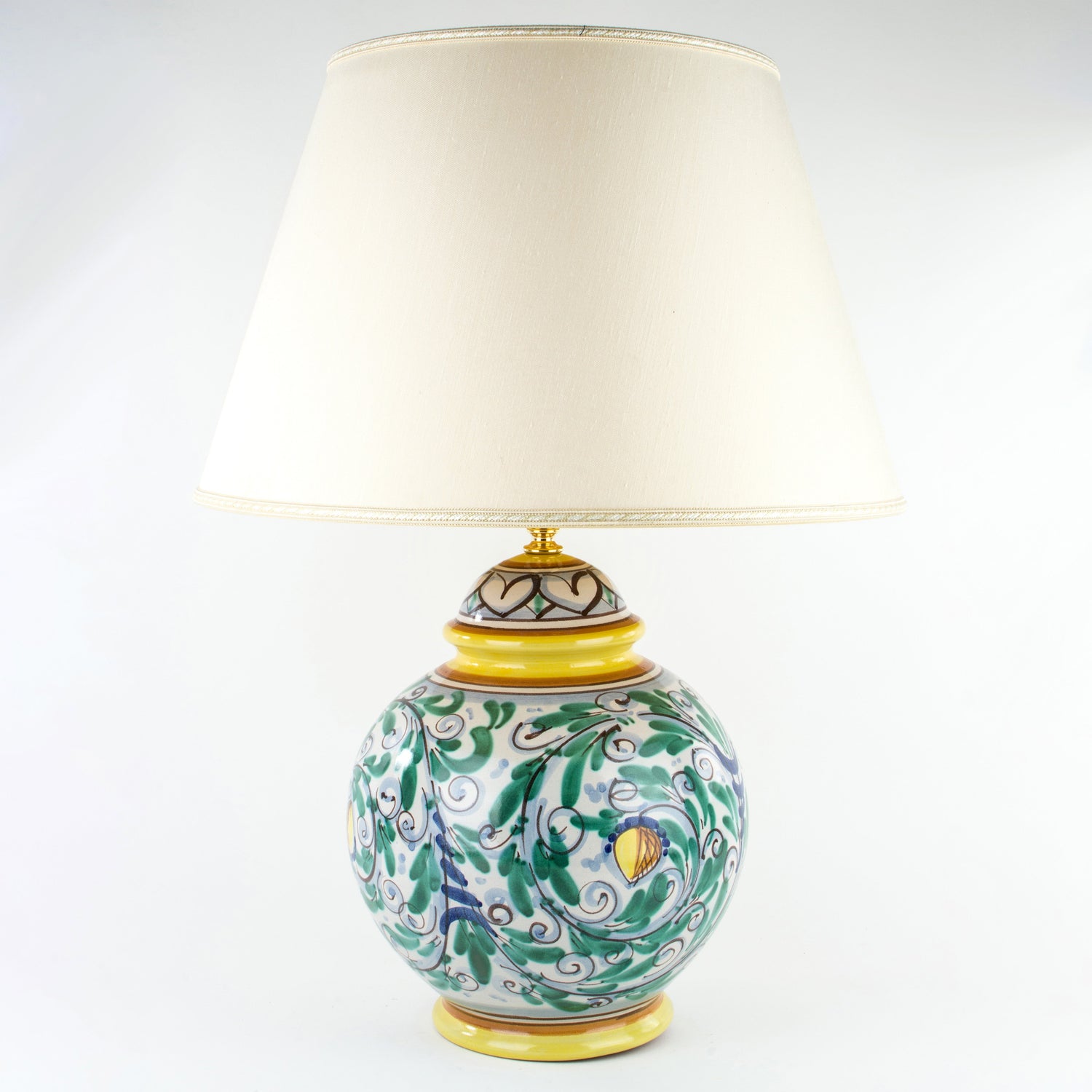 XE-4ELH-MY4E_lume_caltagirone_1.jpeg (35337414)
